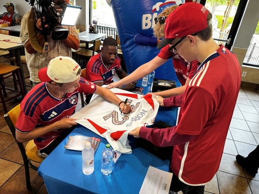 FC Dallas Fans Get Autographs at DQ.jpg